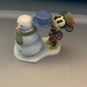Disney Store Minnie mouse with snowman figurine